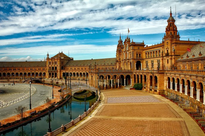 Piękna hiszpańska architektura, bogata tradycja i urok